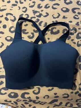 Victoria’s Secret seamless Wireless Sports Bra with Crisscross Back size 3DDD